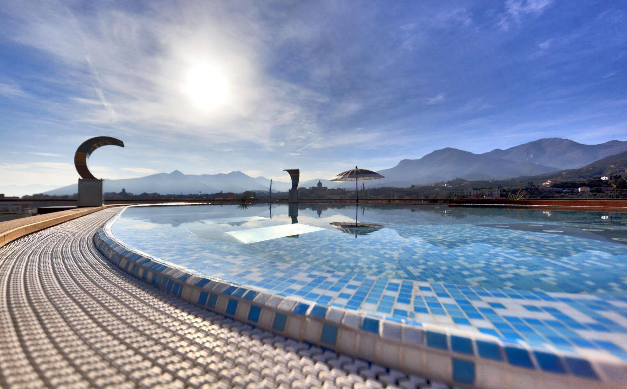 Yacht Club Marina Di Loano Hotel Exterior foto
